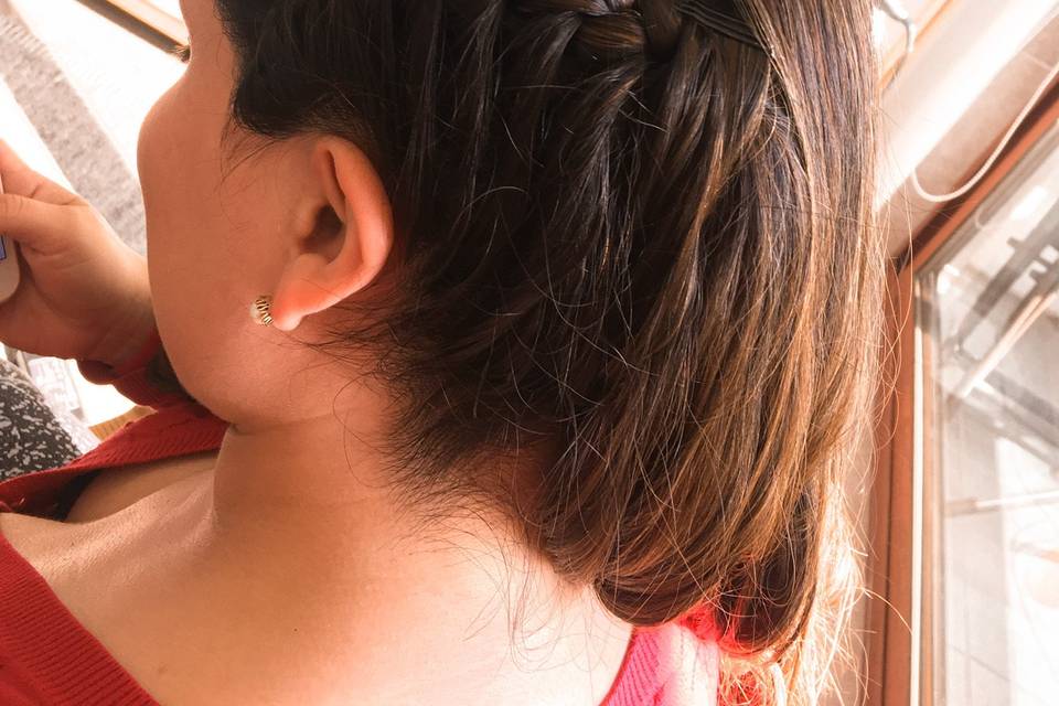 Trenza acompañada de ondas