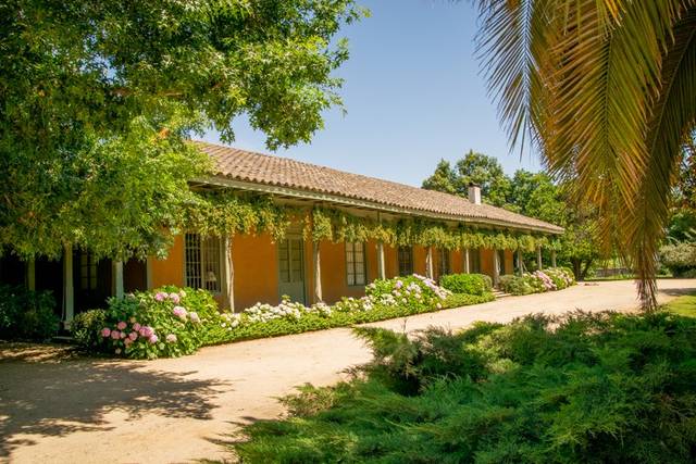 Casa Raíces by Banquetería Bórquez