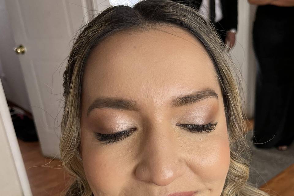 Maquillaje y peinado