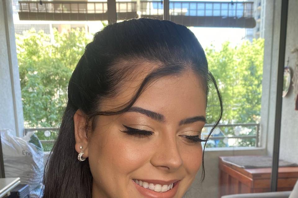 Maquillaje y peinado