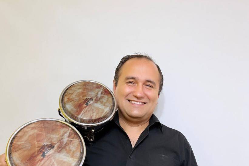 Santiago Urquieta Percusión