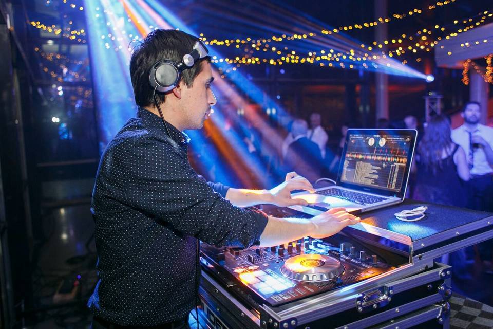 DJ Tomás Light