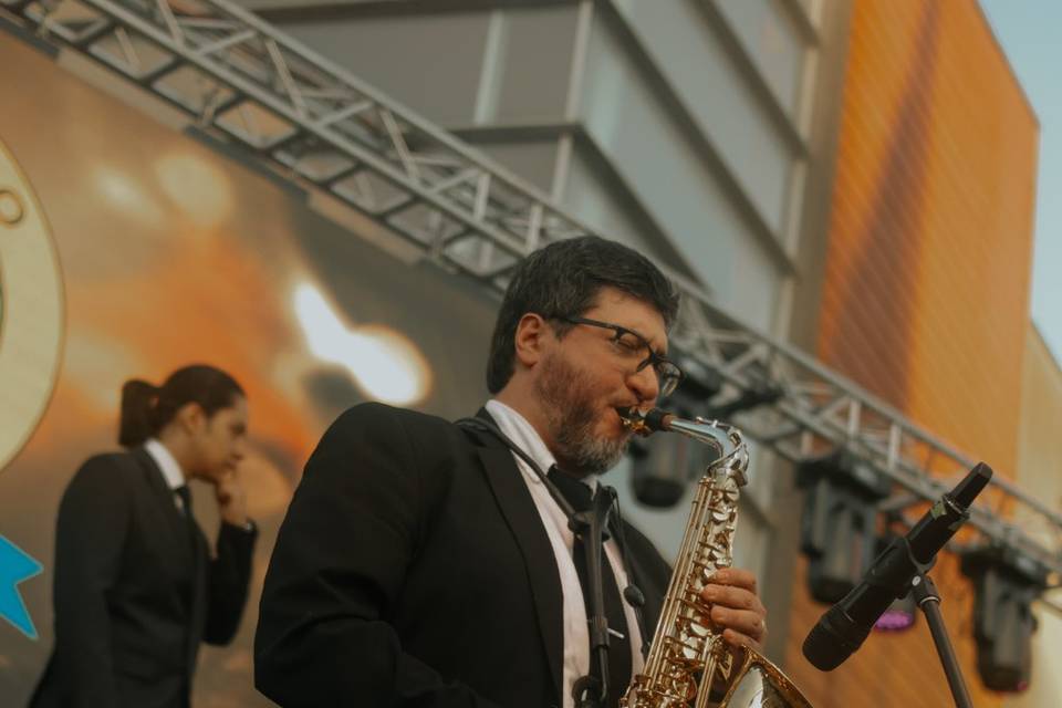 Saxofonista en evento