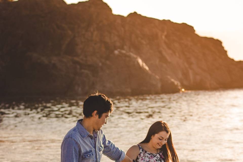 Novios en el atardecer