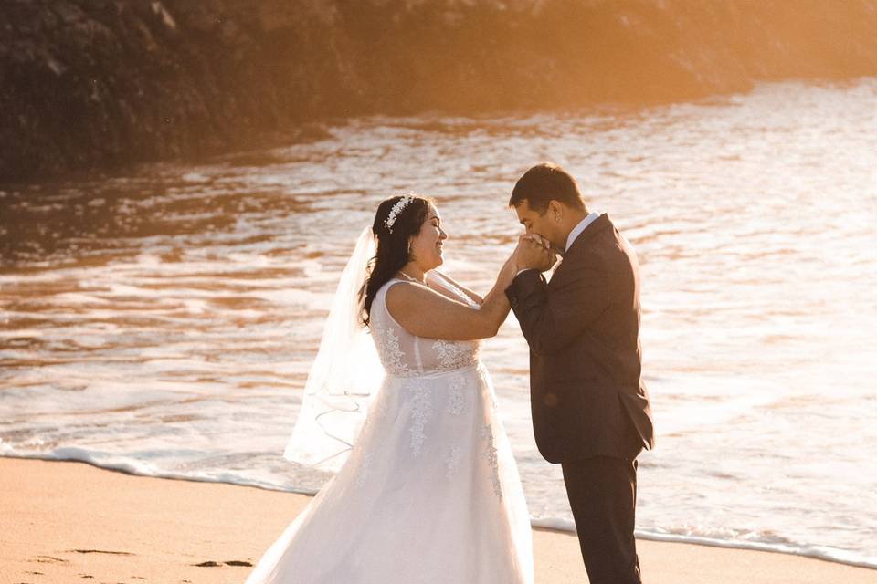 Novios en la playa