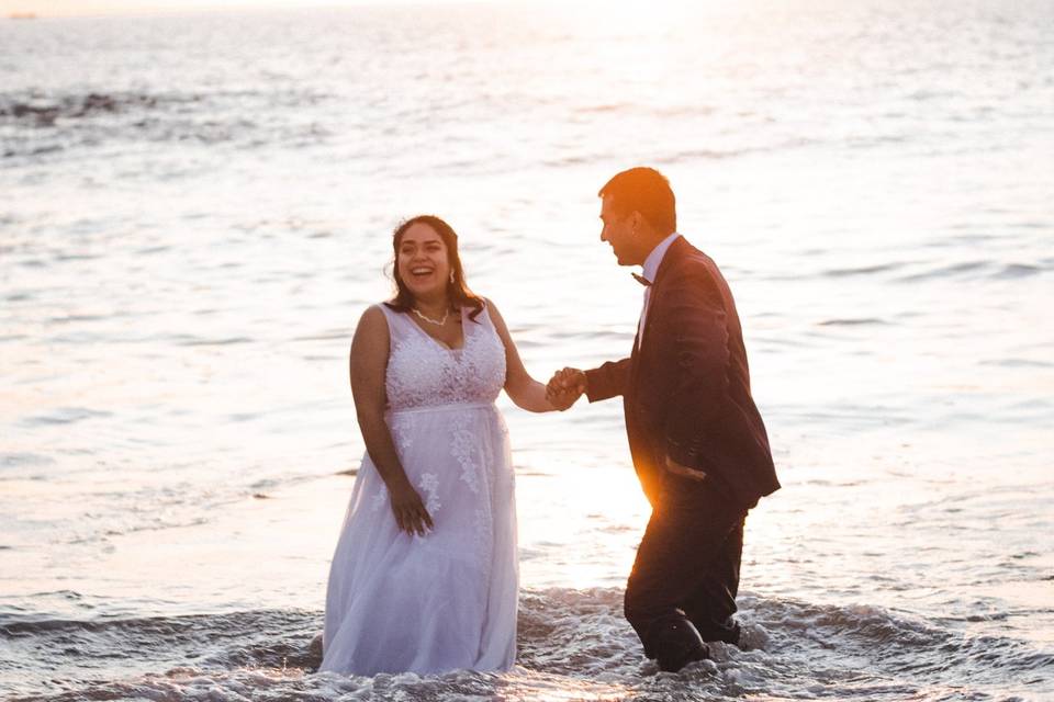 Novios en el mar