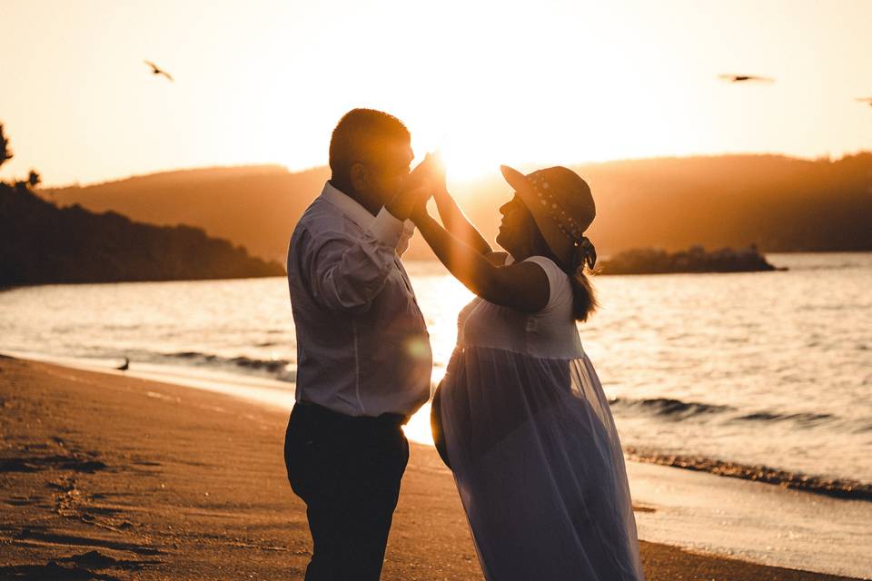 Novios en el atardecer