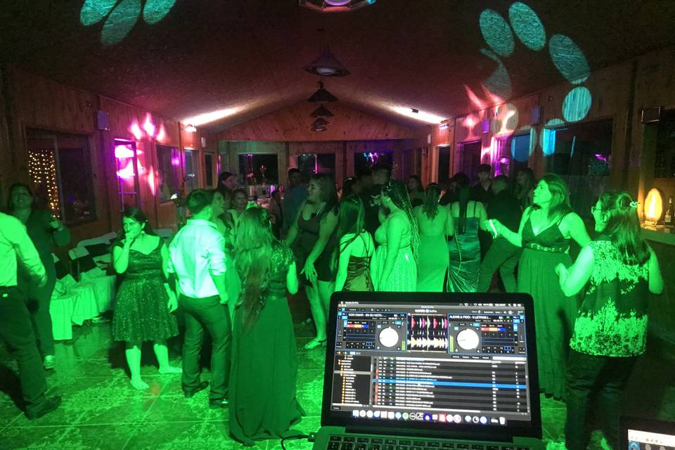 DJ para 80 personas