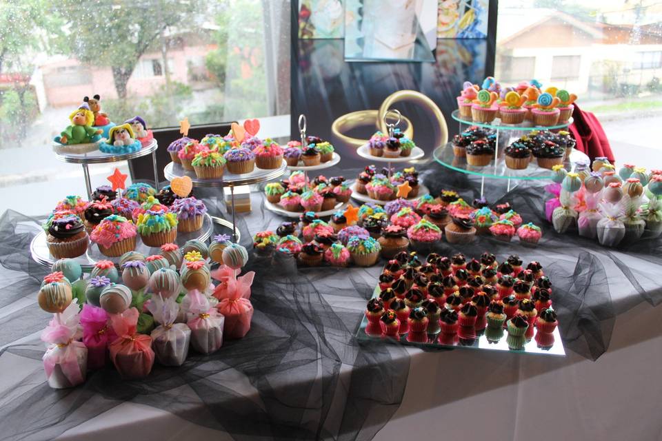 Cupcakes & cake pops