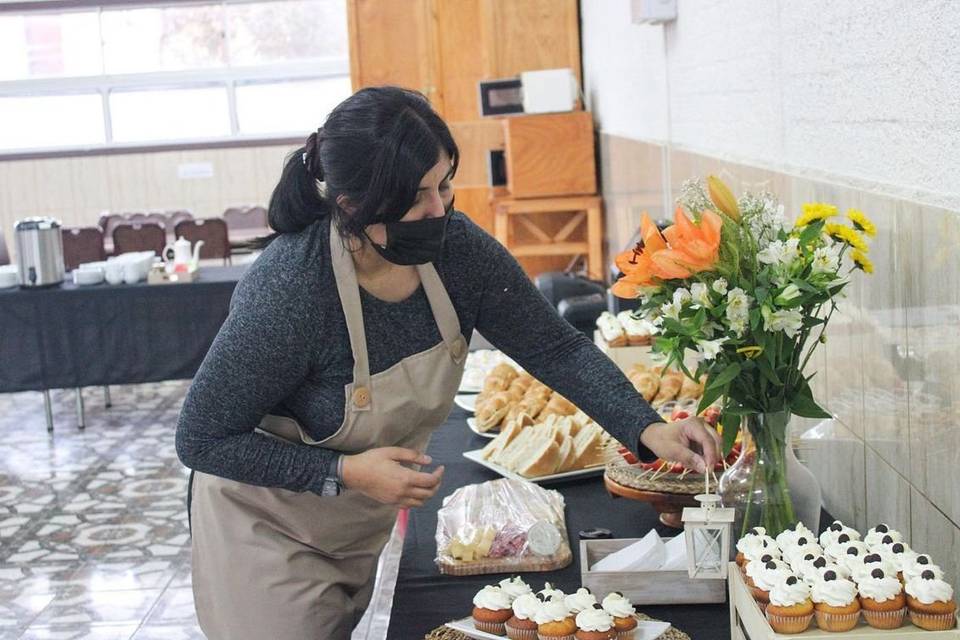 Montaje de mesa de postres