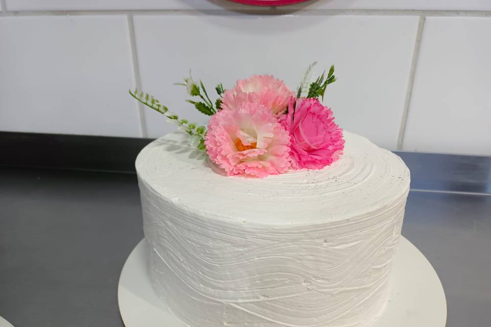 Torta con flores rosas