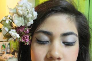 Moyra Make Up