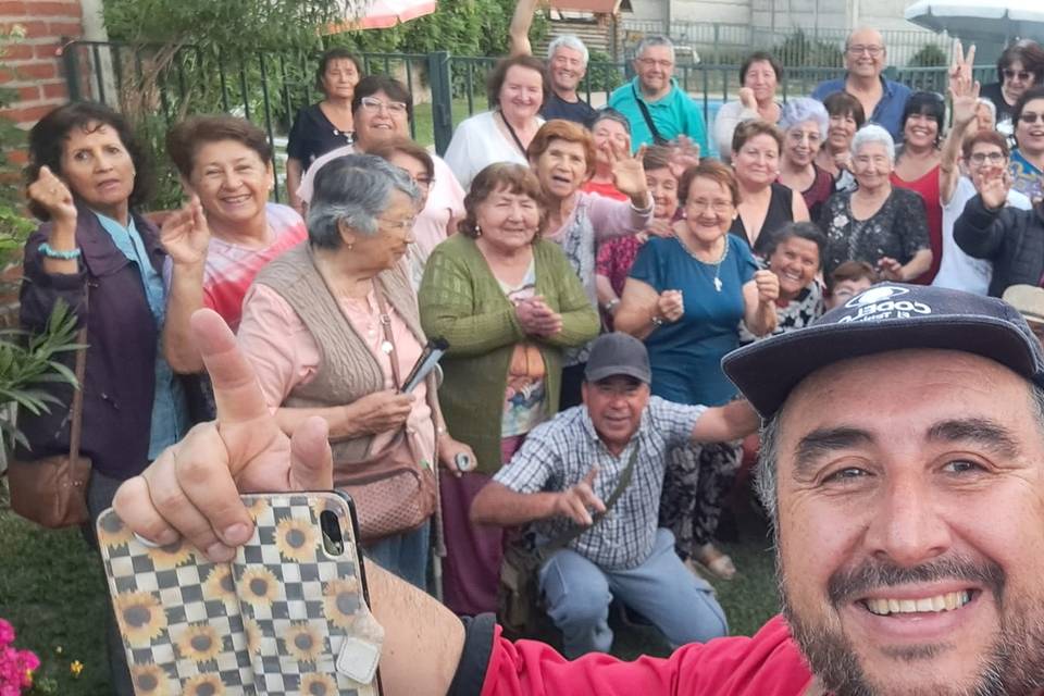 Adultos mayores por el dia