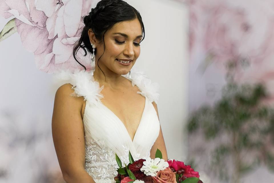 Novia con la mirada hacia abajo