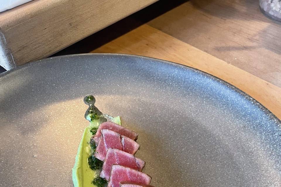 Tataki atun y palta wasabi