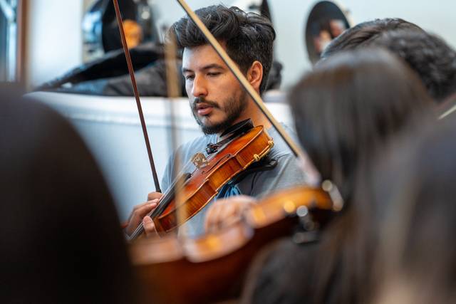 Álvaro Guzmán - Violín