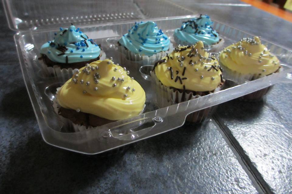Cupcakes cubierto de color
