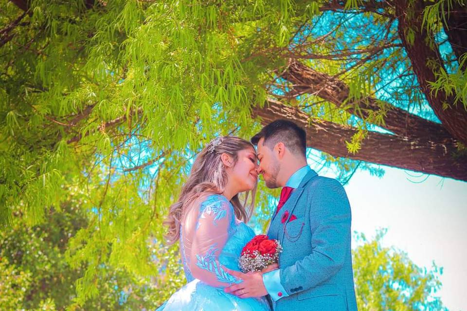 Novios en el jardín