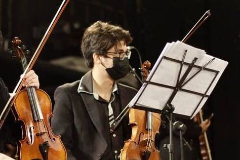 Violinista en concierto