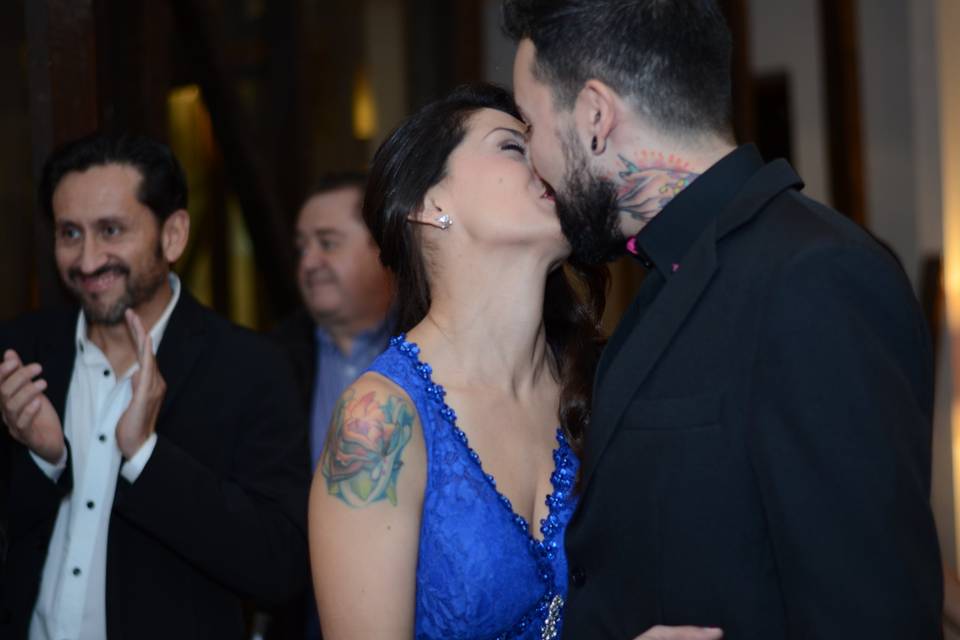 Beso de novios