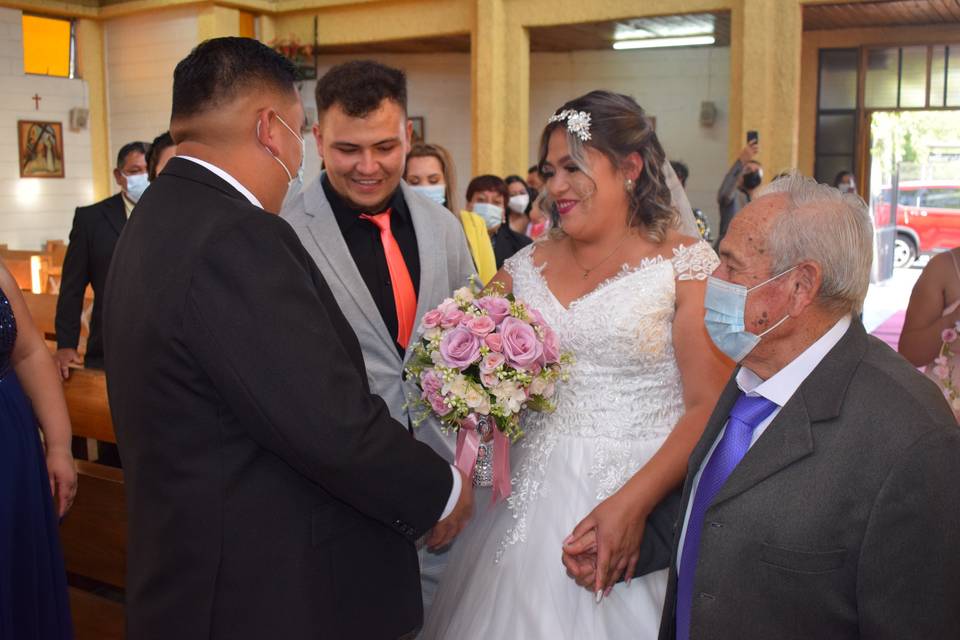 El padre entrega novia