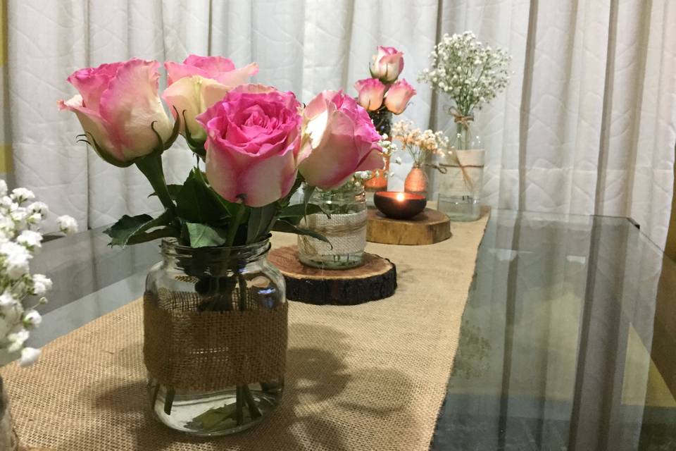 Rústica gipsofila y rosas