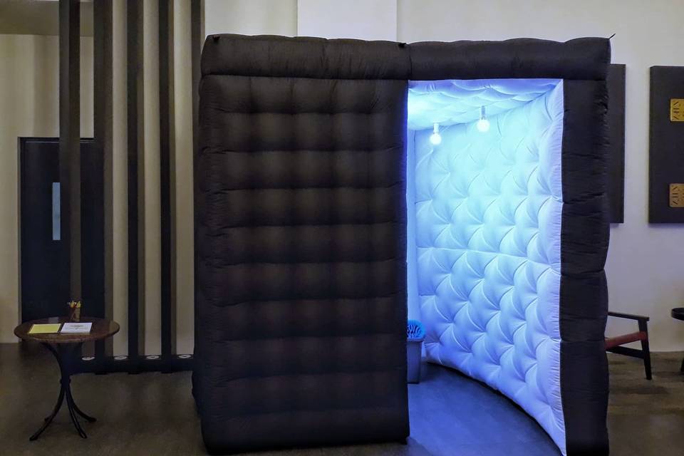 Cabina inflable led negra