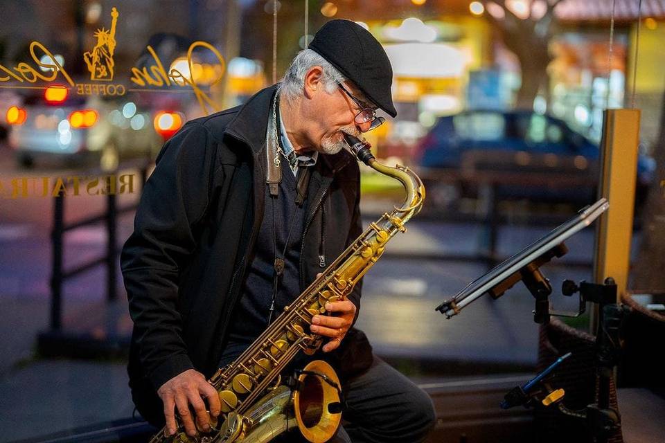 Miguel Angel Saxofonista