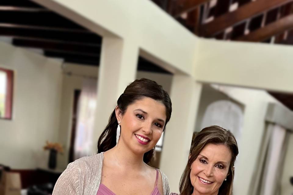 Madrina y hermana de la novia