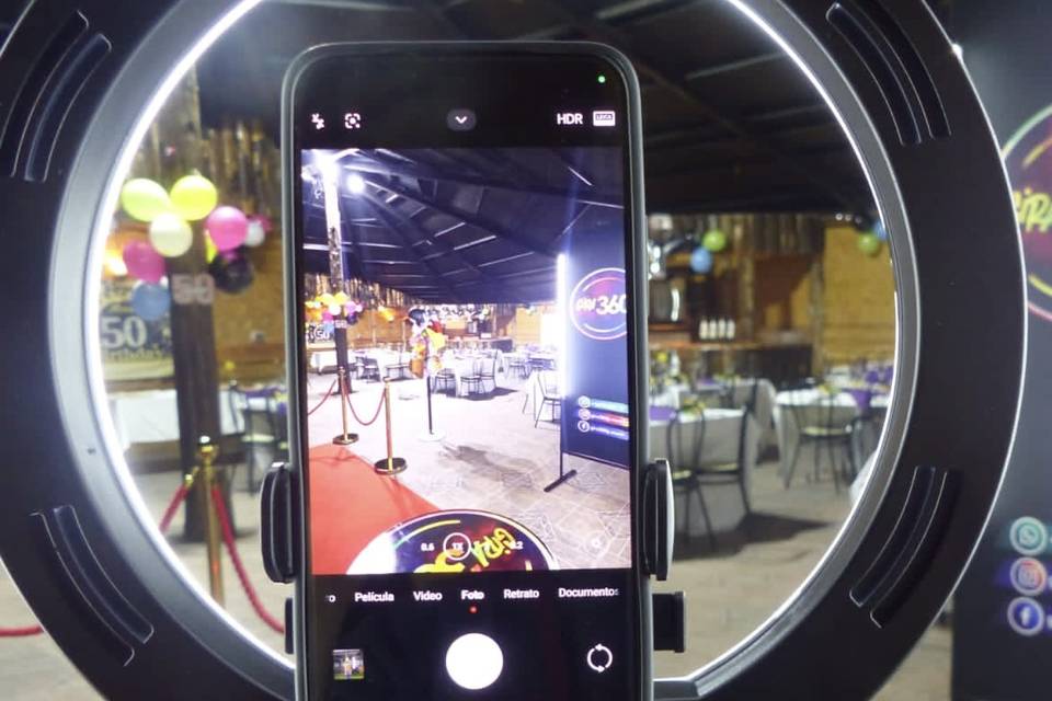 Teléfono en plataforma 360 para fotos