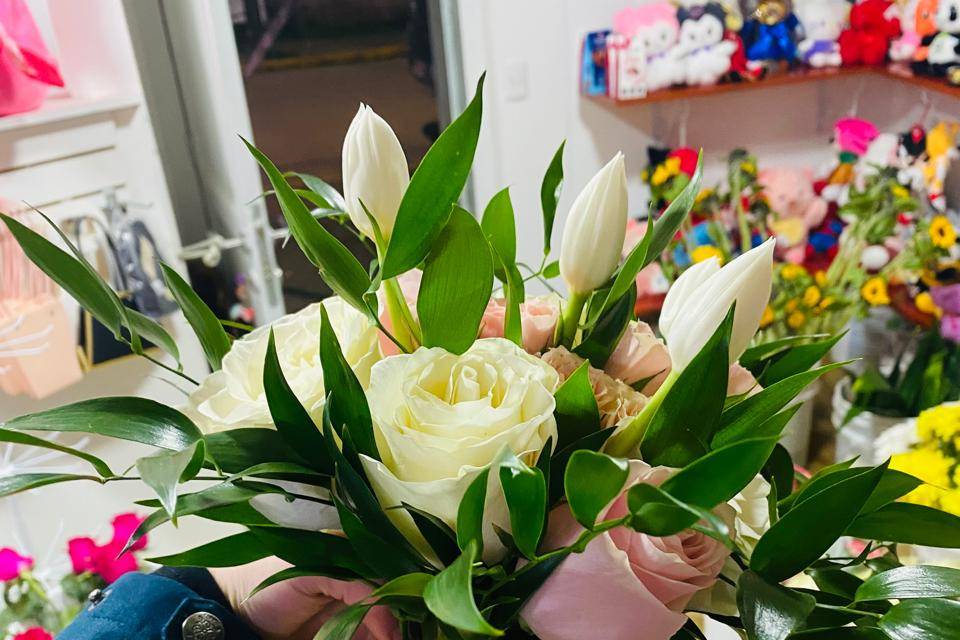 Ramo de novia de rosas blancas