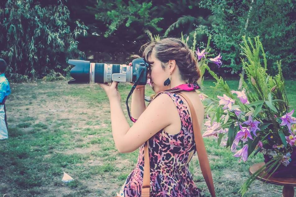 La fotógrafa trabajando