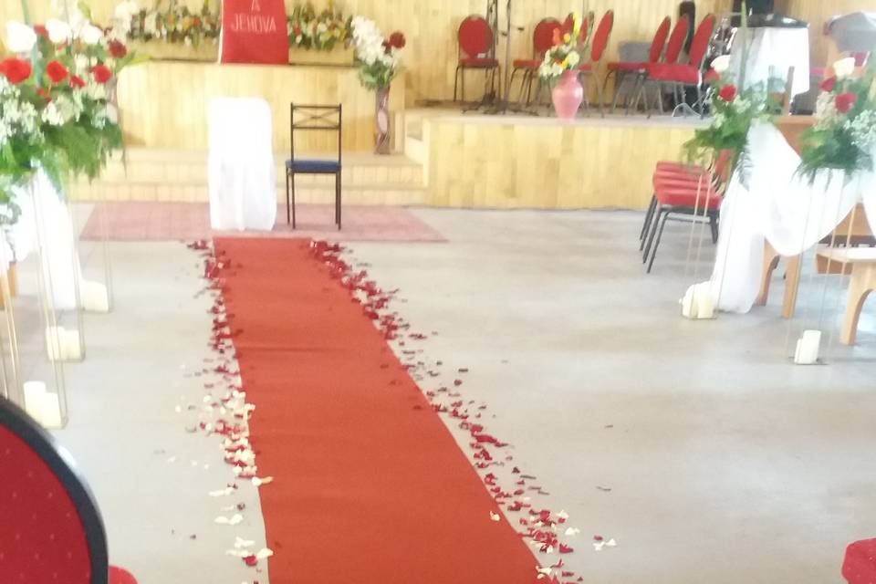 Alfombra y pétalos