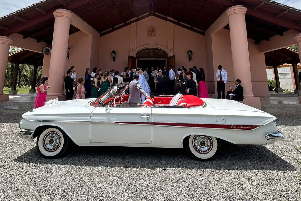 Salida Iglesia Auto Clásico