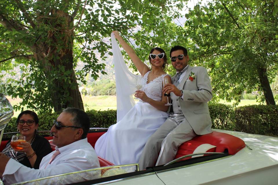 Novios en Auto Clásico