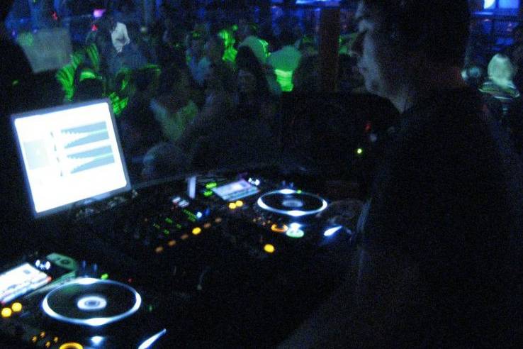 DJ de fiestas