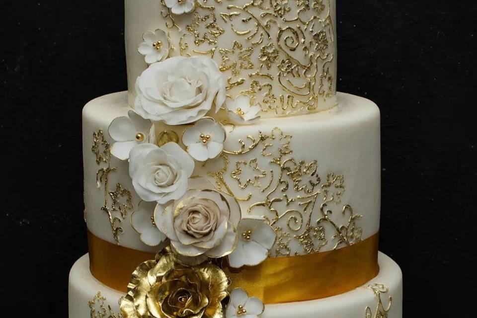 Torta con flores en azúcar