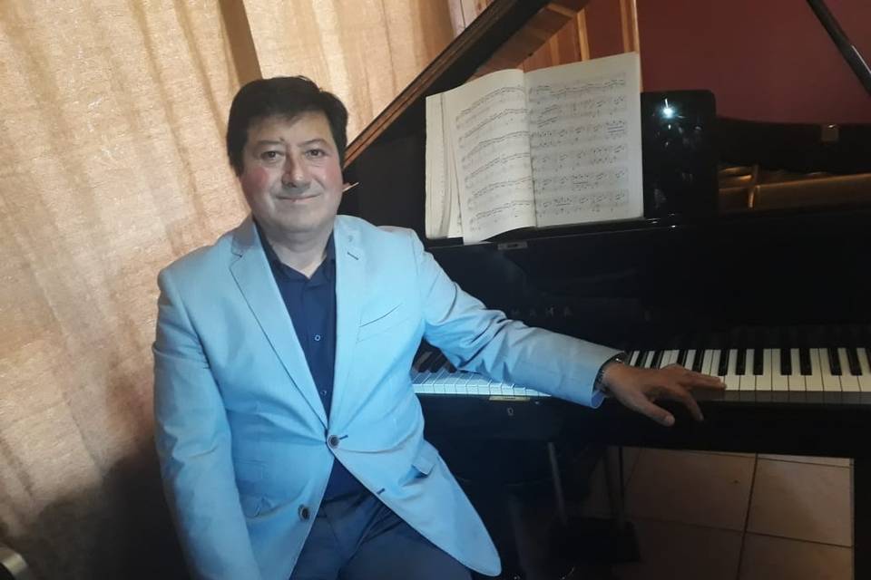 Misael Corvalan Pianista