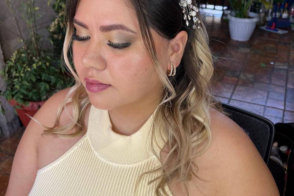 Maquillaje y peinado