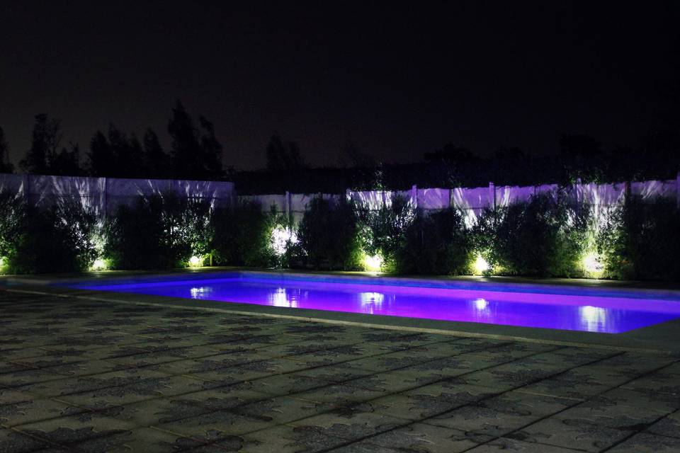 Iluminación nocturna de piscina