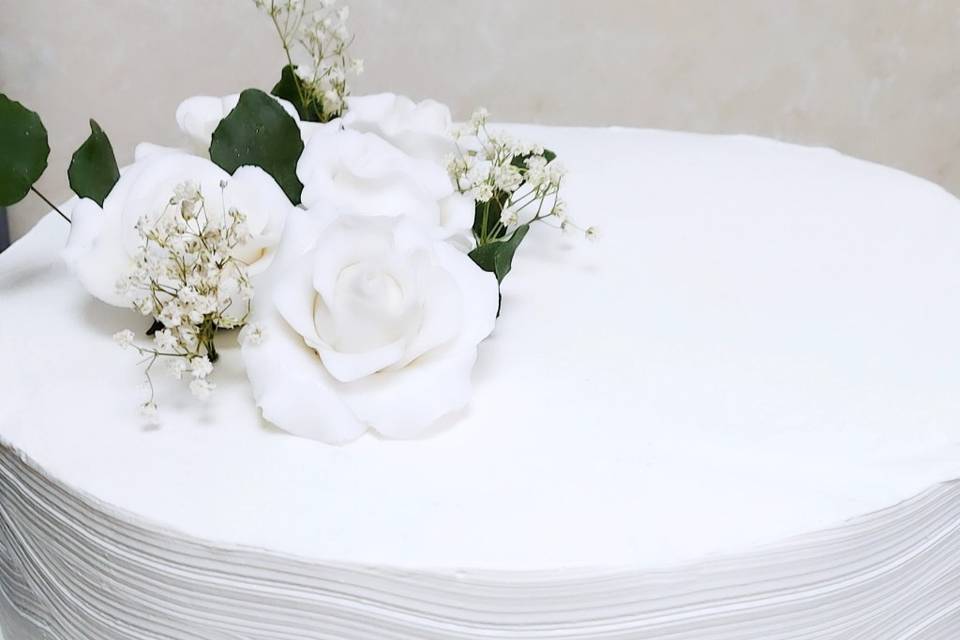 Pastel en crema novios