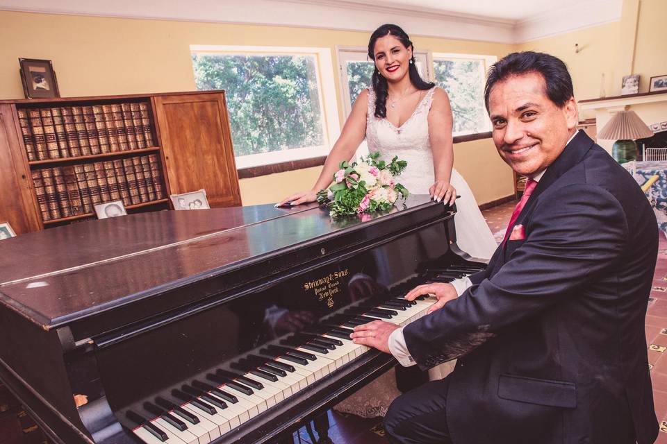 Novios al piano