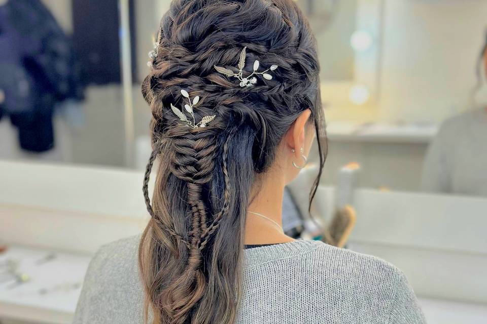 Medio tomado con trenzas