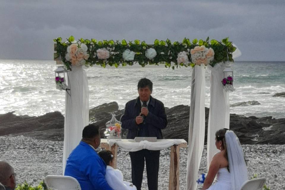 Novios ceremonia en playa
