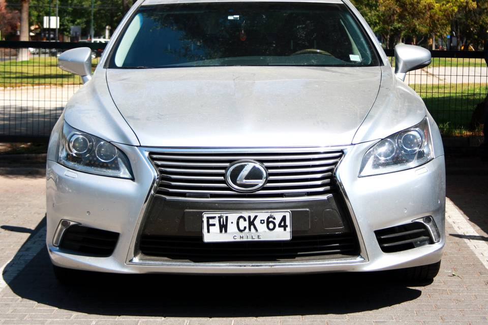 Lexus modelo LS460