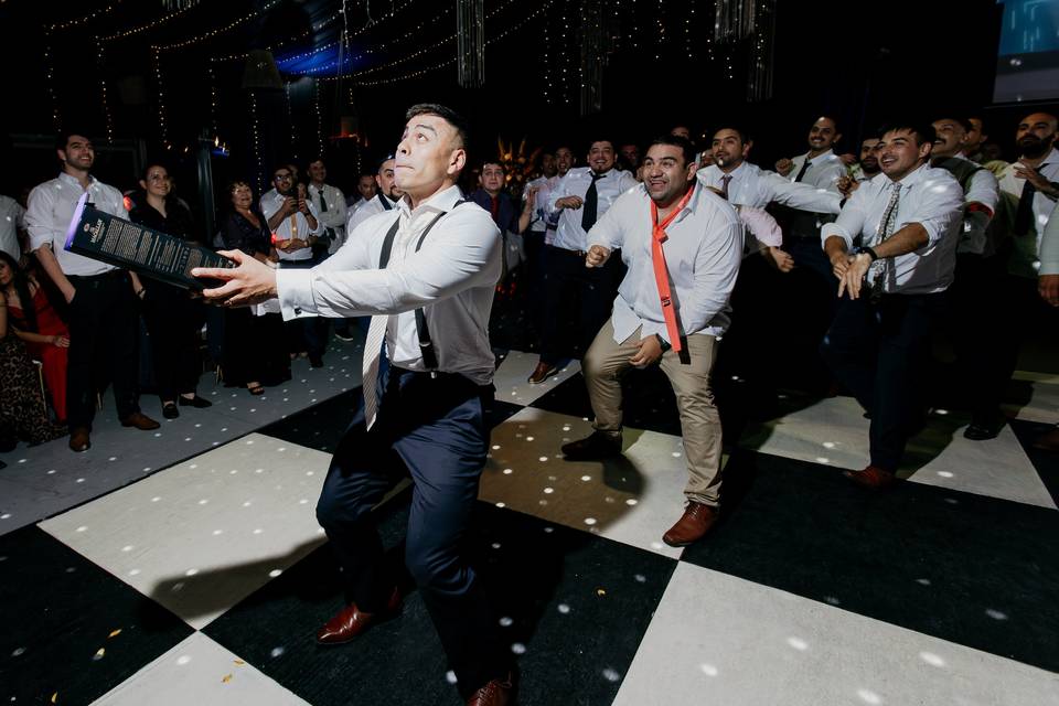 Lanzamiento trago novio