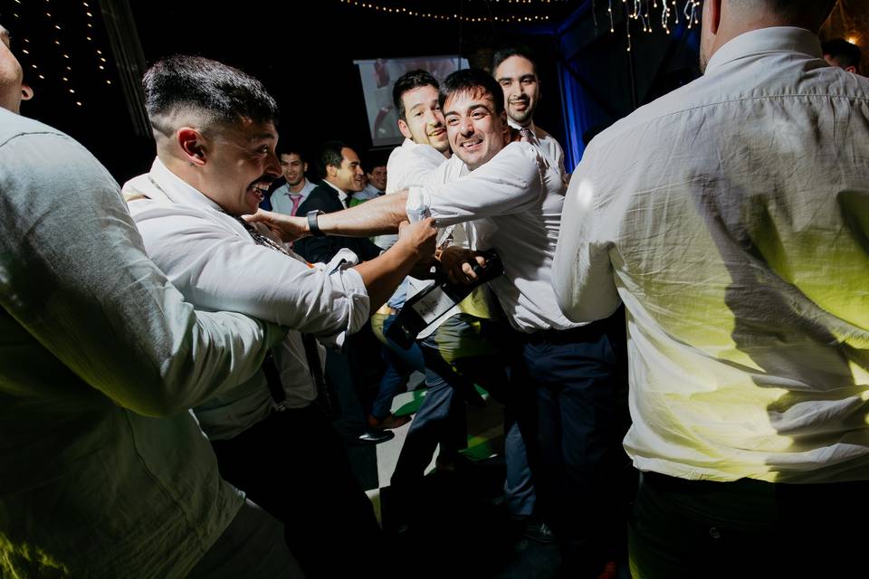 Lanzamiento trago novio
