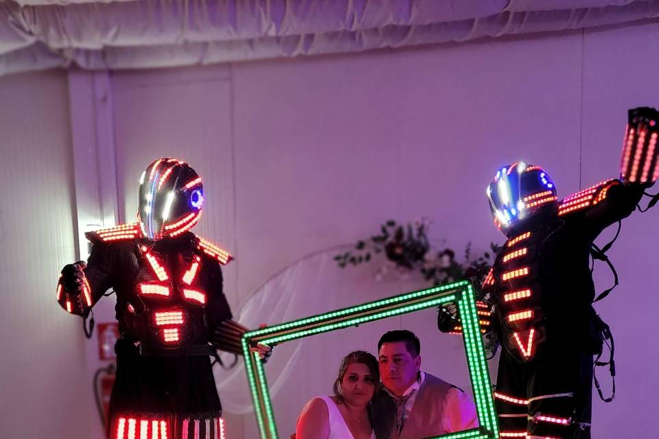 Nuestros robot led con la novia