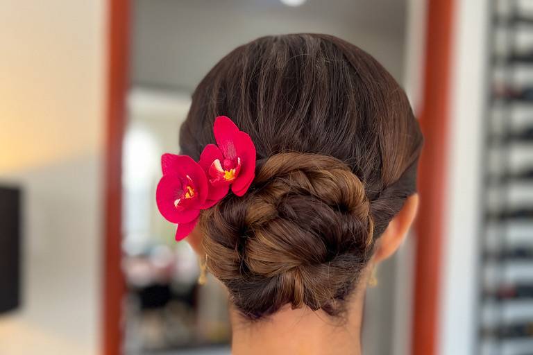 PEINADO CON TOCADO ORQUIDEAS