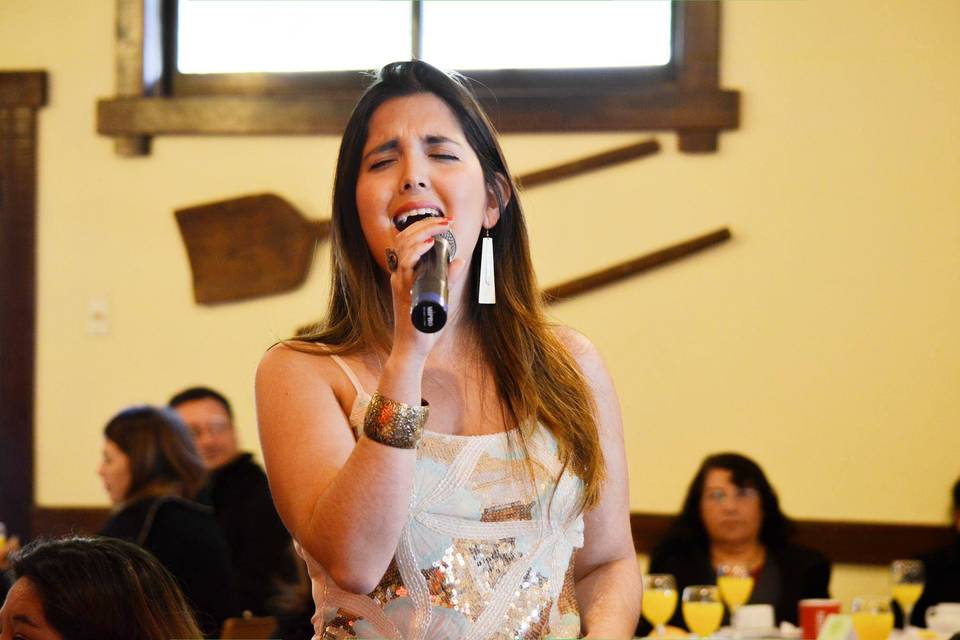 Carla Verdugo Cantante